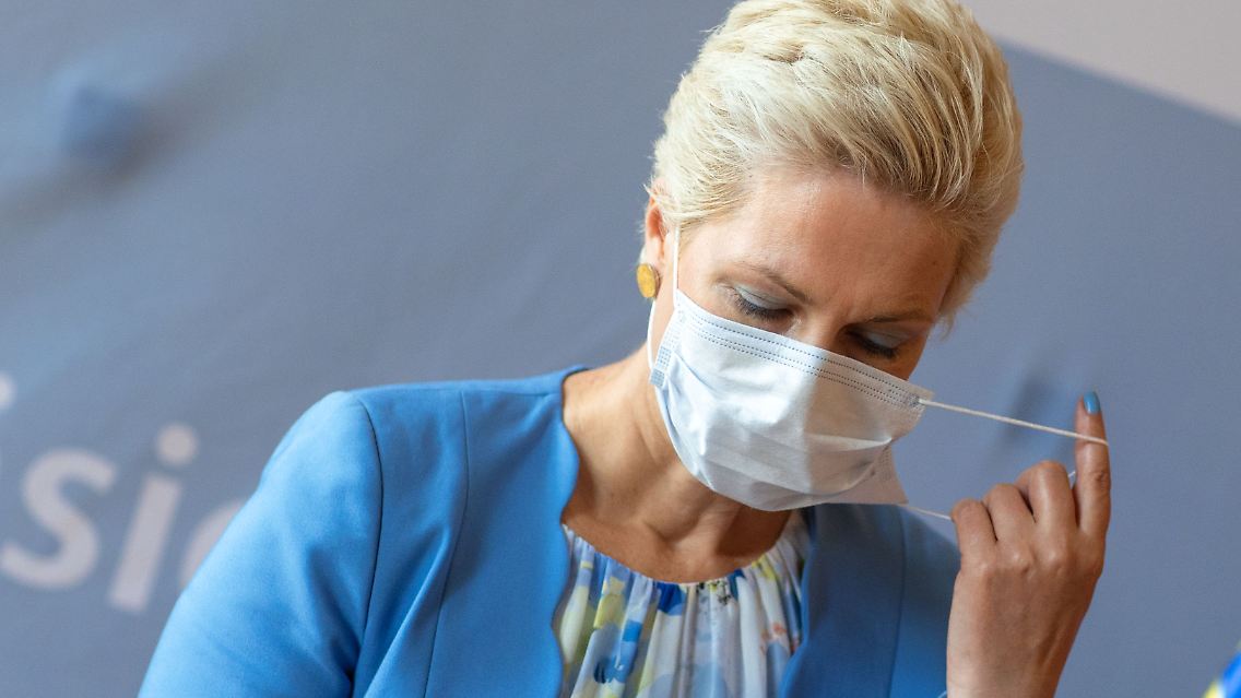 Tagestouristen sind in Mecklenburg-Vorpommern bald wieder erlaubt, aber Verstöße gegen die Maskenpflicht werden teurer: Ministerpräsidentin Schwesig.