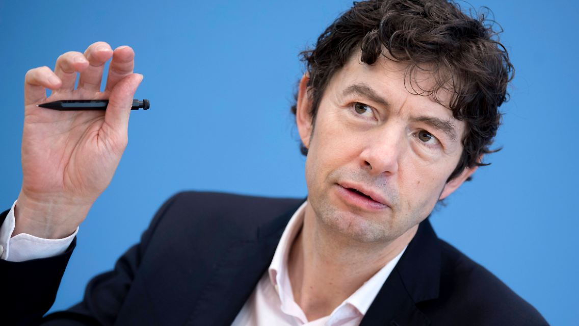 Hält nichts von der These, dass sich Covid-Patienten noch einmal anstecken können: Christian Drosten.