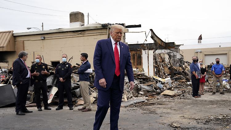 US-Präsident Trump will nach den Protesten in Kenosha, bei denen es zu Ausschreitungen kam, viele Millionen Dollar verteilen.