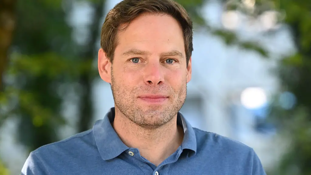 Sein-Vertrag-wurde-als-Geschaeftsfuehrer-der-TSV-Muenchen-von-1860-GmbH-Co-KGaA-verlaengert