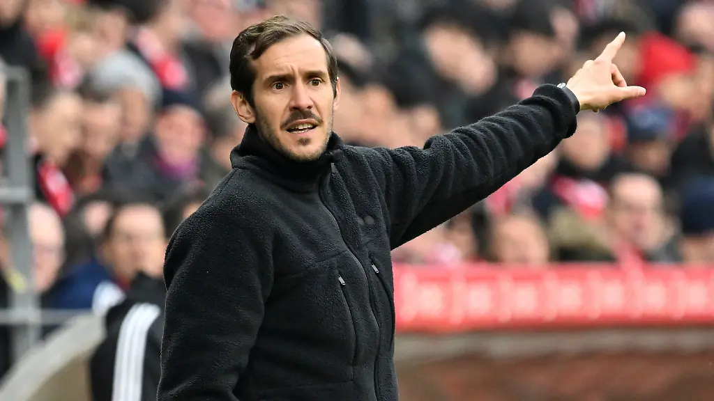 Julian-Schuster-empfaengt-mit-dem-SC-Freiburg-am-Sonntag-den-1-FC-Union-Berlin