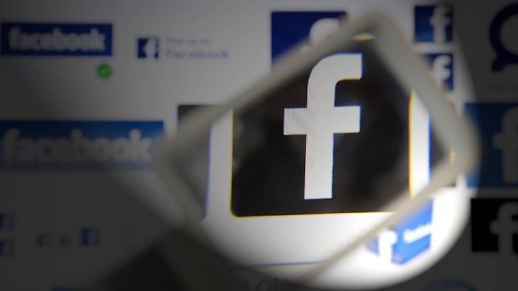 Das ausgehobene Netzwerk war noch eher überschaubar mit 13 Facebook-Accounts und zwei Seiten.