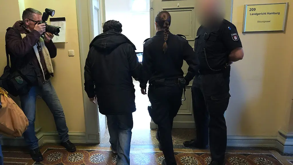 Die-Richter-wollen-den-Angeklagten-in-einer-Psychiatrie-unterbringen-Archivbild