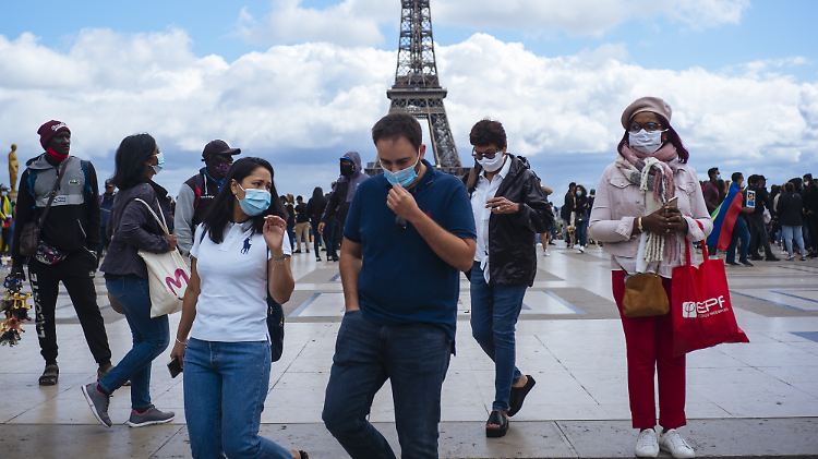 Maskenpflicht im öffentlichen Raum: Frankreich verschärft die Corona-Auflagen.