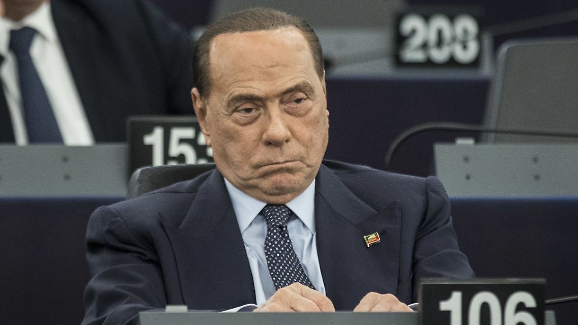 Nach seinem Sardinien-Urlaub ließ sich Italiens Ex-Premier Berlusconi testen. (Archivbild)