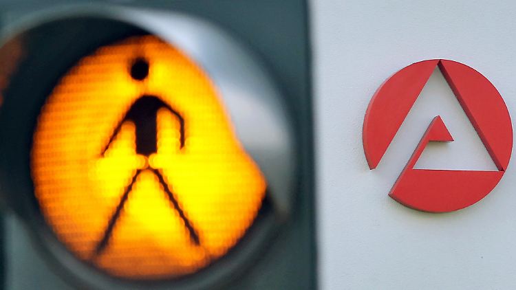 Wegen der Corona-Krise war die deutsche Wirtschaft im Frühjahr mit 9,7 Prozent so stark eingebrochen wie noch nie.