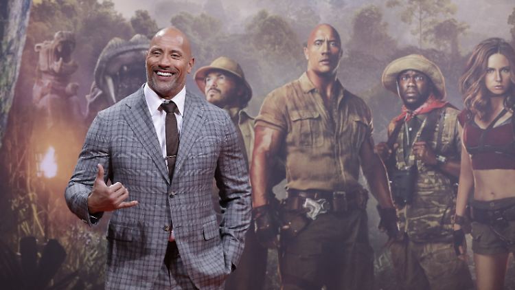 So kennt man Dwayne "The Rock" Johnson: Immer gut gelaunt. Hier bei der Premiere von "Jumanji".