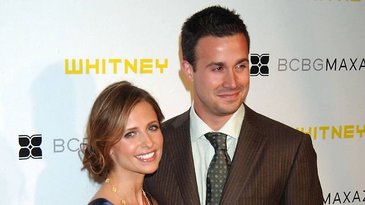 Gellar und Prinze Jr. lernten sich 1997 bei den Dreharbeiten zu dem Horrorfilm "Ich weiß, was du letzten Sommer getan hast" kennen.