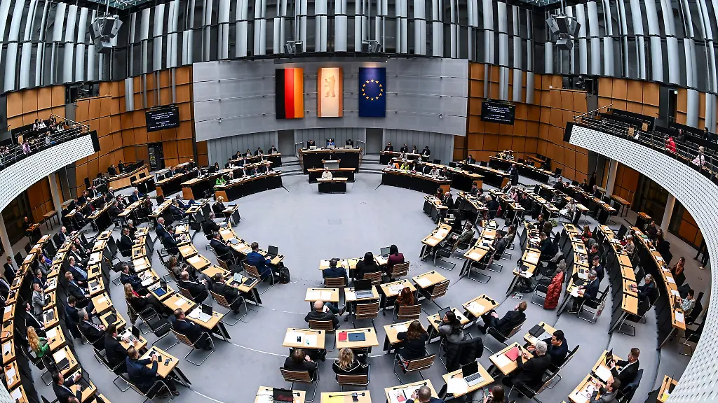 Im-Berliner-Abgeordnetenhaus-arbeitet-nun-eine-Enquete-Kommission