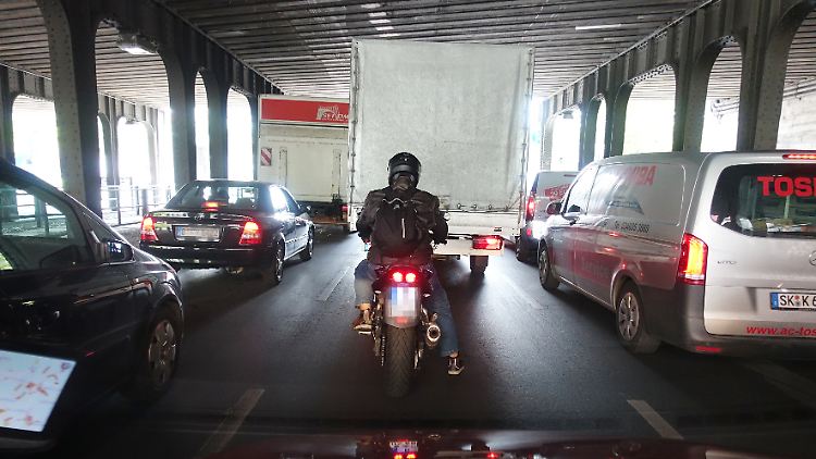 Aus Sicht des Autofahrers werden andere Menschen zum Störfaktor, sagt Verkehrsforscher Hermann Knoflacher.