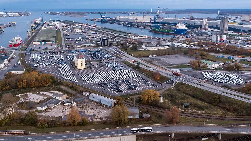 Der-Rostocker-Hafen-ist-ein-wichtiger-Akteur-der-MV-Wirtschaft-die-2024-laut-Statistik-Amt-um-1-3-Prozent-gewachsen-ist