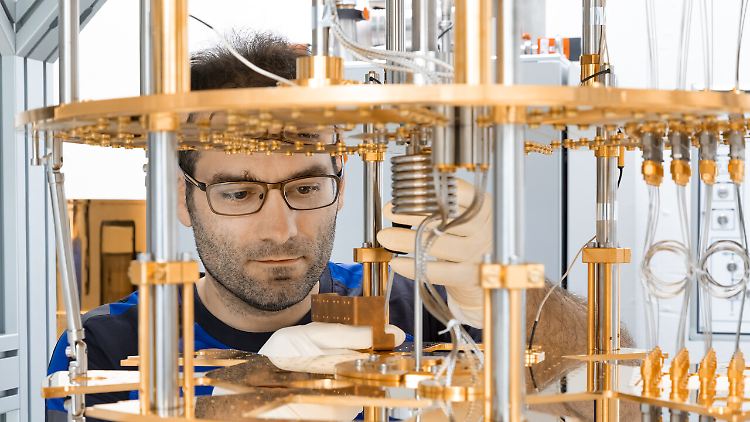 Blick ins Innere des Quantencomputers am Forschungszentrum Jülich.