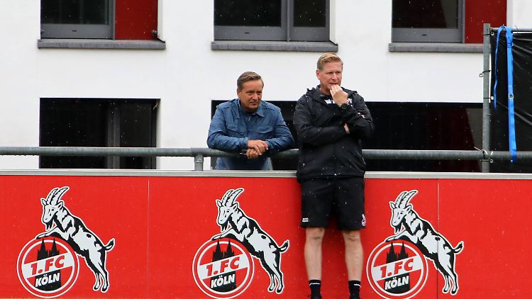 Wen aufstellen? Köln-Geschäftsführer Horst Heldt und Trainer Markus Gisdol leiden unter Personalnot.