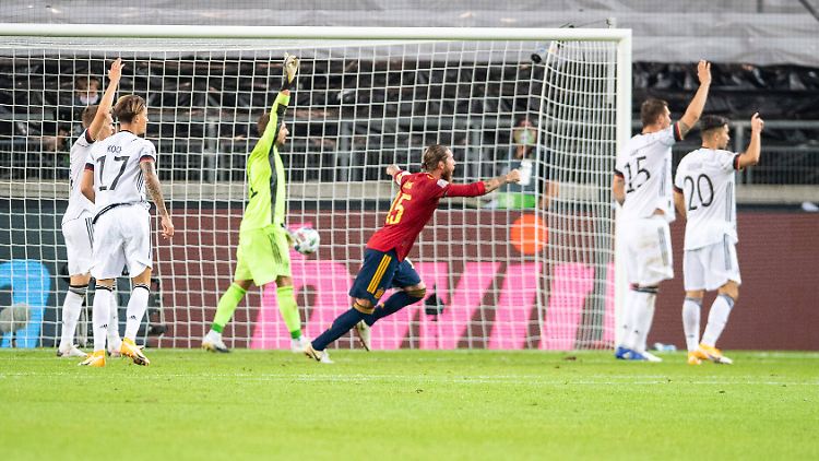 Die junge Nationalmannschaft führte bis zur letzten Sekunde gegen Spanien und fing sich dann ein "Eier-Gegentor".