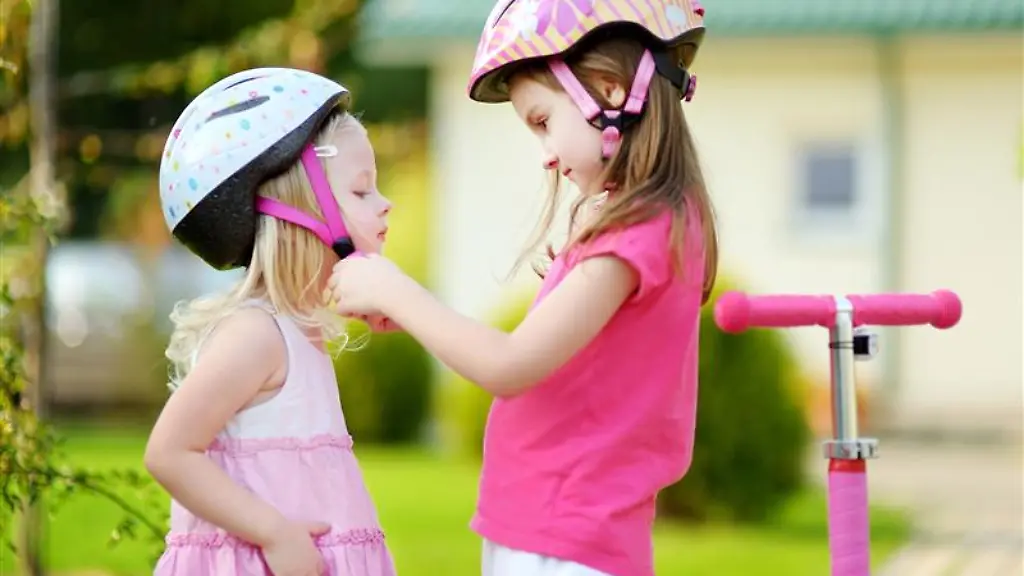Ein-Kinderhelm-sollte-nicht-nur-gut-aussehen-sondern-auch-im-Ernstfall-schuetzen