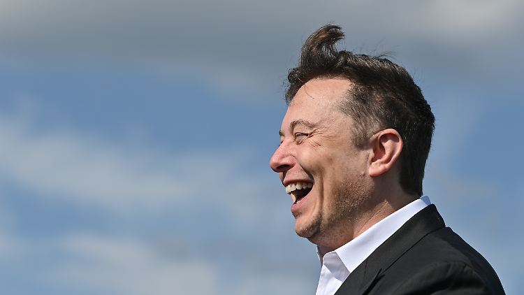Elon Musk kann sich wieder über den steigenden Tesla-Kurs freuen.