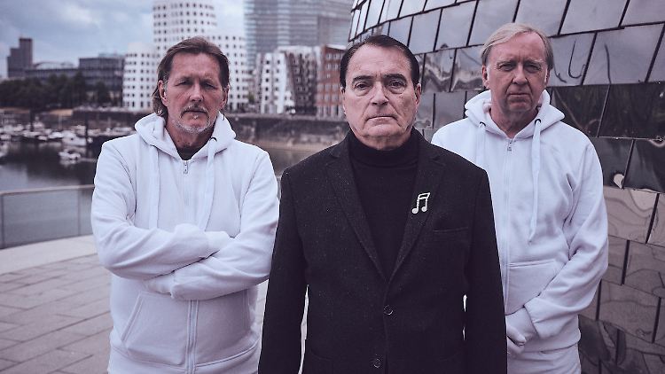Gemeinsam sind sie "Transhuman": Ingo Haus und Hayo Lewerentz von U96 und Ex-Kraftwerk-Star Wolfgang Flür (Mitte).
