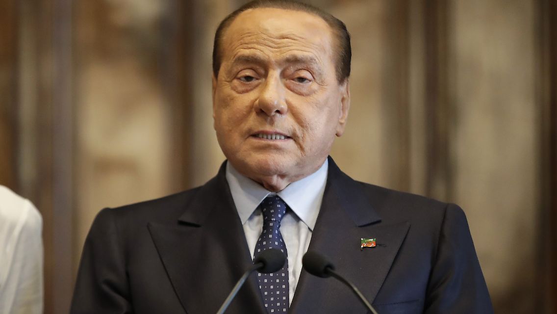 Am Sonntag trat Berlusconi noch öffentlich auf.