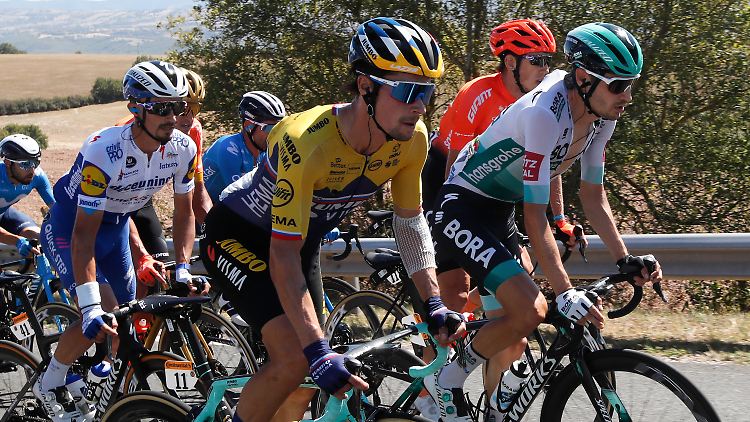 Buchmann (rechts) neben dem Mitfavoriten Primoz Roglic (vorne).