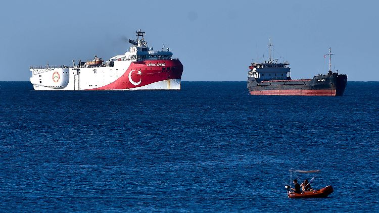 Das türkische Forschungsschiff Oruc Reis im Einsatz im Mittelmeer.