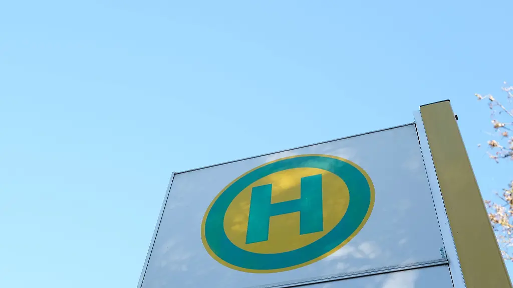 Ein-Unfall-an-einer-Bielefelder-Bushaltestelle-endete-toedlich