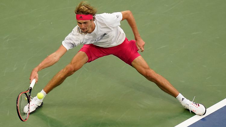 Zverev durfte erst nach mehrstündiger Verzögerung seine Drittrunden-Partie gegen Adrian Mannarino spielen.