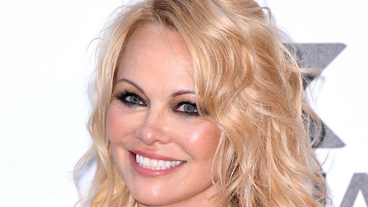Laut Insidern ist Pamela Anderson seit Ausbruch der Pandemie mit ihrem Bodyguard liiert.