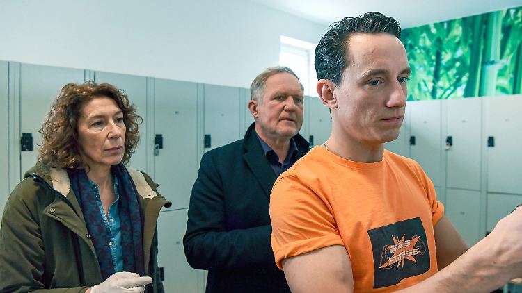 Haben mit zwielichtigen Fitnessstudio-Mitarbeitern zu kämpfen: Fellner (Adele Neuhauser) und Eisner (Harald Krassnitzer, Mitte)