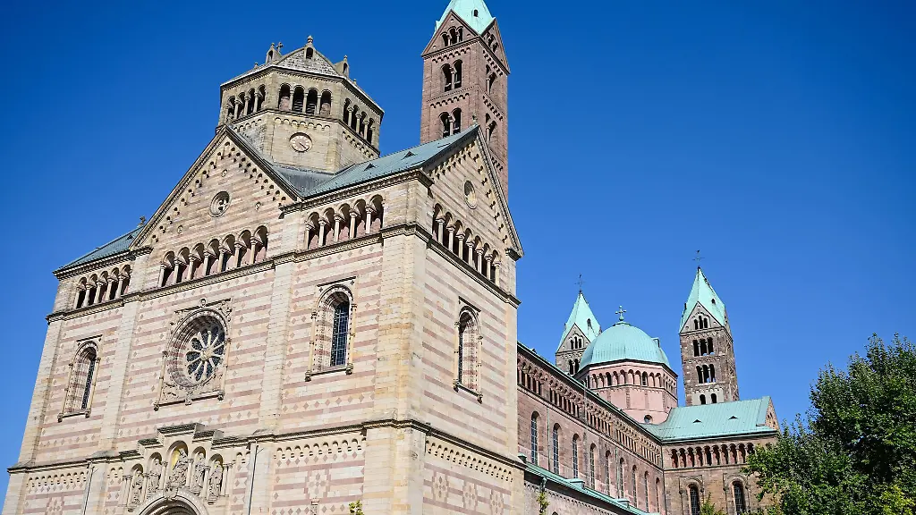 Die-Mitgliederzahlen-der-Kirchen-sind-auch-in-Rheinland-Pfalz-ruecklaeufig-Archivbild