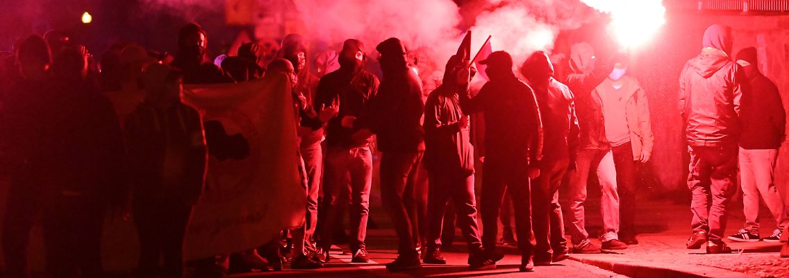 Als Auslöser der Krawalle gelten Hausbesetzungen, die von der Polizei beendet worden waren.