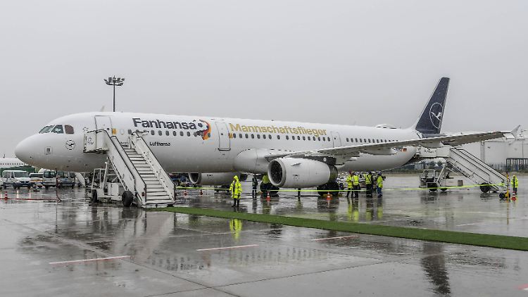 Von Stuttgart nach Basel - da steigt das DFB-Team in den Flieger. 