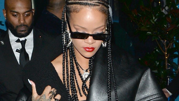 Rihanna verletzte sich wohl bei einem Elektroroller-Unfall.