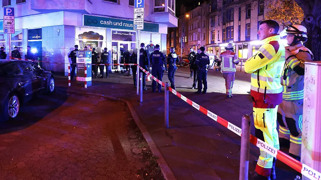 Sechs-Verletzte-durch-Stiche-und-Schlaege-in-Duesseldorf