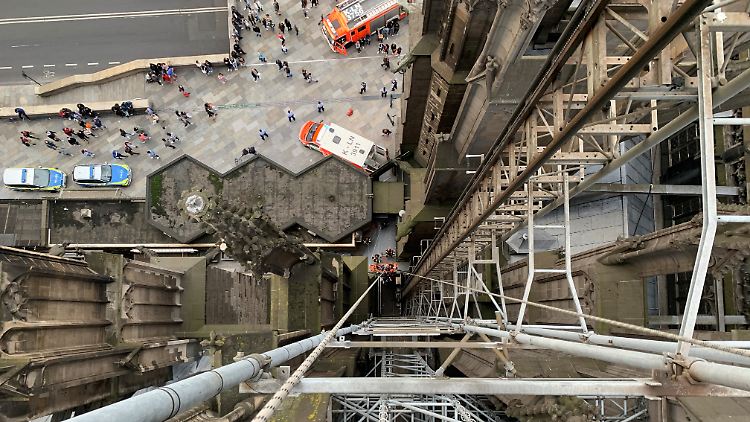Für den Notfall trainiert die Feuerwehr regelmäßig am Kölner Dom.