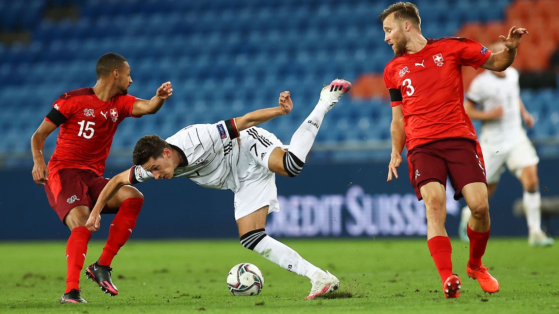 Julian Draxler: Joachim Löw hatte ihm vor dem Spiel einen Vereinswechsel empfohlen, doch der Paris er betrieb kaum Eigenwerbung. Hätte das 0:2 machen müssen (31.), und können (52./54.).