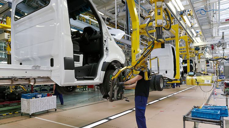 Die Bundesregierung will der Autoindustrie unter die Arme greifen. Im Gespräch sind zehn Milliarden Euro.