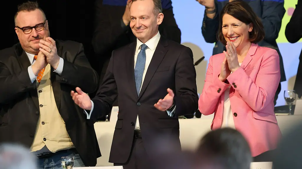 Schmitts-Staatssekretaer-Andy-Becht-schliesst-eine-Kandidatur-beim-FDP-Landesvorsitz-gegen-seine-Chefin-derzeit-nicht-aus