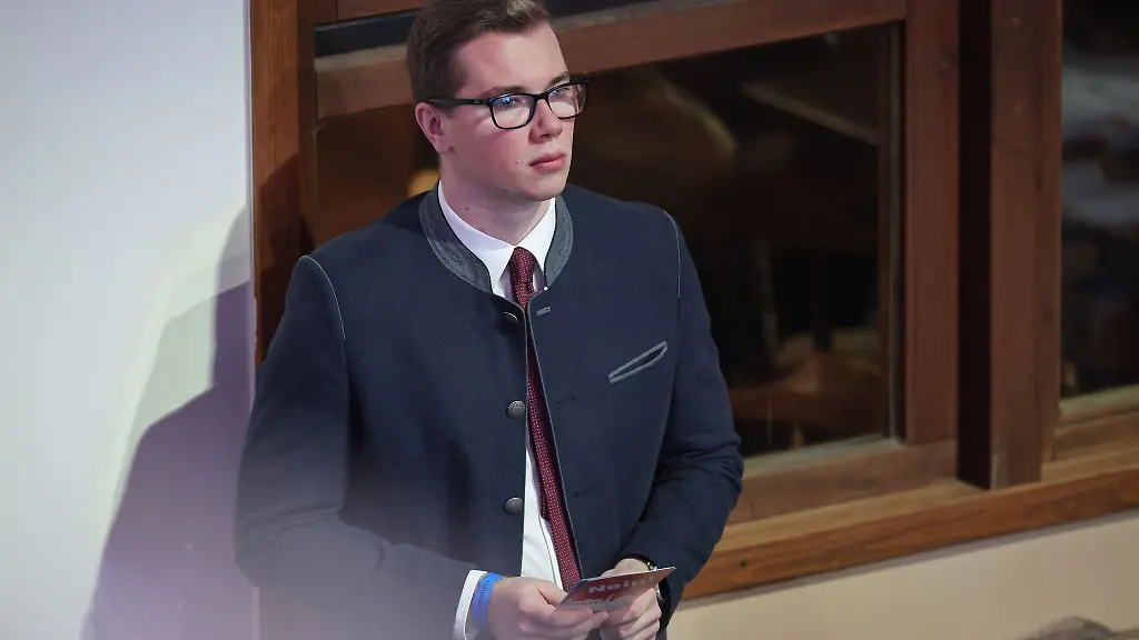 Die-Staatsanwaltschaft-Wuerzburg-wirft-dem-23-Jaehrigen-unter-anderem-Volksverhetzung-Geldwaesche-und-Noetigung-vor