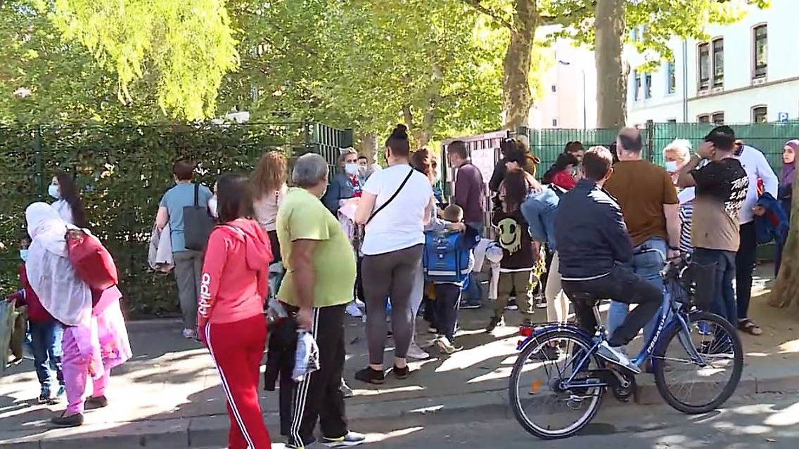 Eltern Schule Zaun.JPG