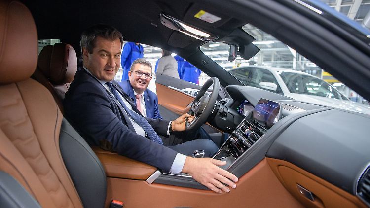 Markus Söder bei einem Besuch im BMW-Werk in Dingolfing im Jahr 2018. Dort sind 17.500 Menschen beschäftigt.