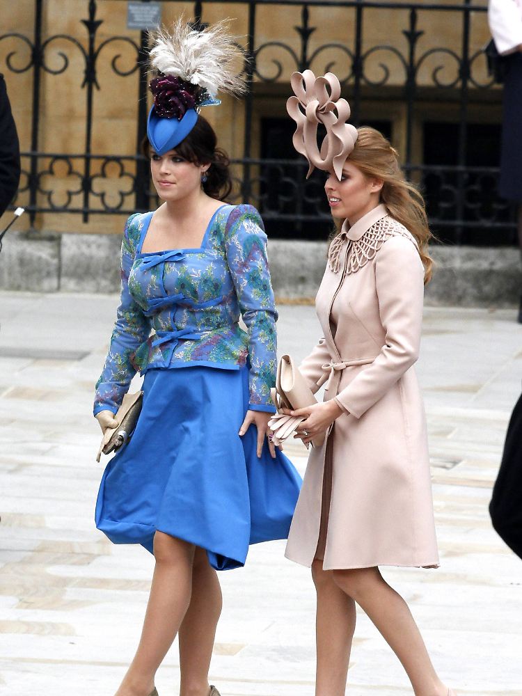Die Valentino-Schuhe trug Beatrice (r.) auch bei der Hochzeit von Wiliam und Kate.
