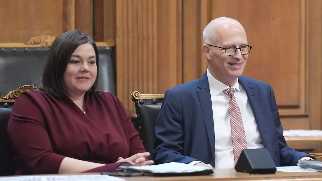 Die-Fortsetzung-von-Rot-Gruen-hier-deren-aktuelle-Spitzen-Peter-Tschentscher-und-Katharina-Fegebank-ist-erklaertes-Ziel-von-SPD-und-Gruenen-in-Hamburg-vorher-muessen-noch-Knackpunkte-abgeraeumt-werden-Archivbild