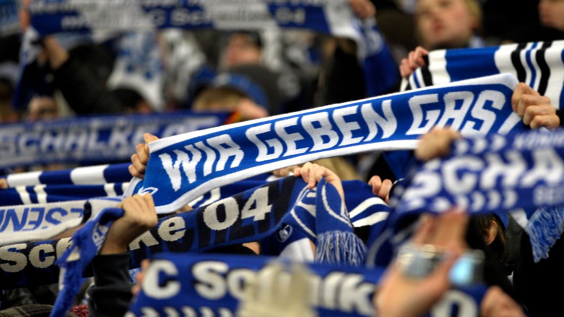 Es gibt wieder Hoffnung: Schalkes Fans in Pokallaune.