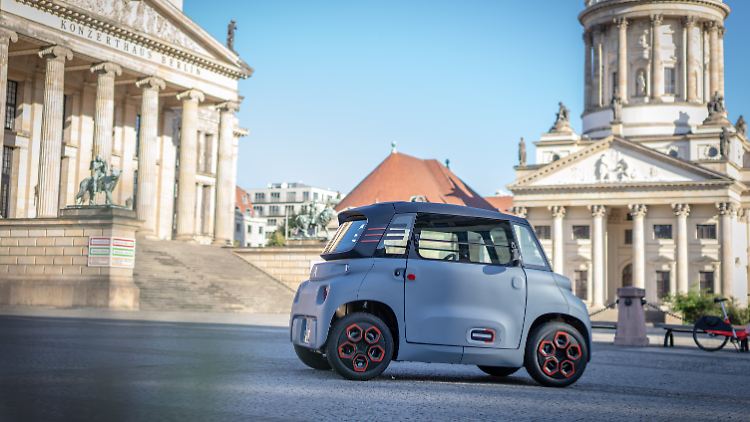 Der französische Plastikwürfel mit Elektroantrieb ist ein echter Hingucker in der Stadt.
