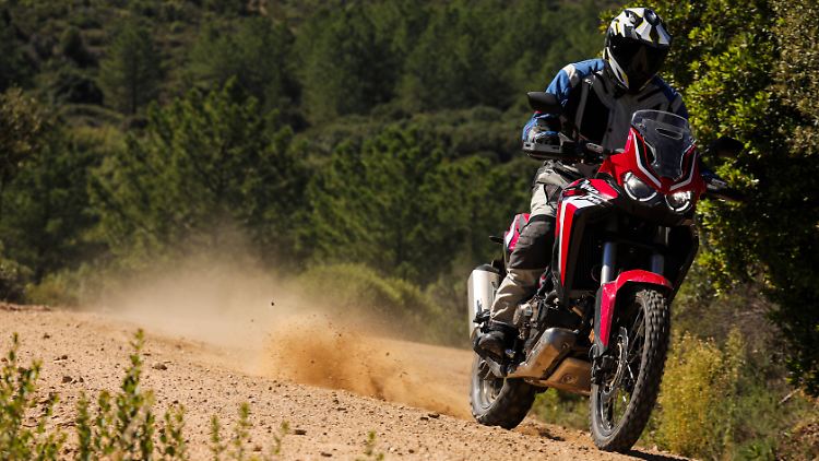 Die Honda CRF1100 L Africa Twin DCT fühlt sich im Gelände ebenso wohl wie auf der Straße.