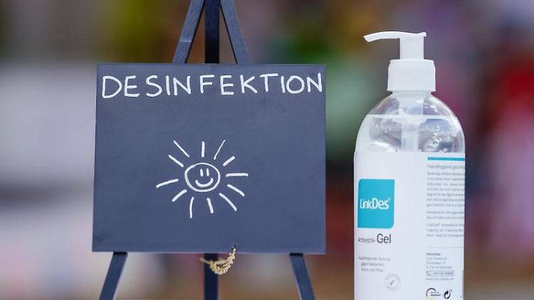 Zum Reinigen unterwegs geeignet - Desinfektionsmittel.