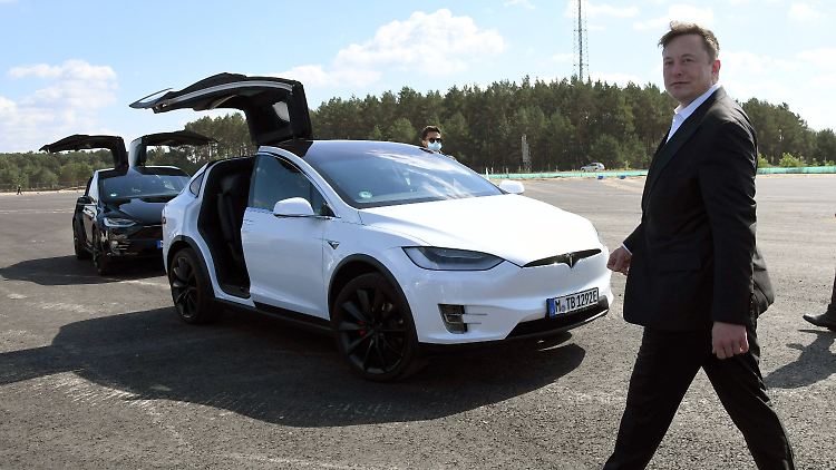 Profiteur in der Krise: Elon Musks batteriebetriebene Fahrzeuge finden weiter Absatz.