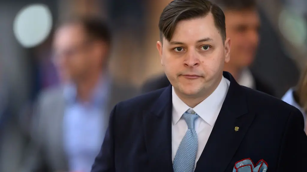 Der-Saechsische-Landtag-hat-den-AfD-Politiker-Alexander-Wiesner-als-Ausschussvorsitzenden-abgewaehlt