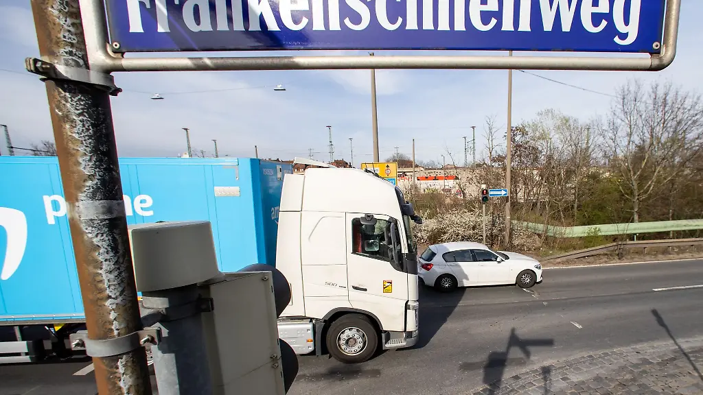 In-der-Region-ist-der-Frankenschnellweg-vor-allem-wegen-der-haeufigen-Staus-bekannt
