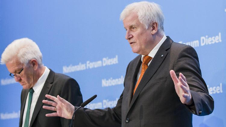 Seehofer und Kretschmann (v.r.) sind die bekanntesten Ziele der "Revolutionären Aktionszellen".